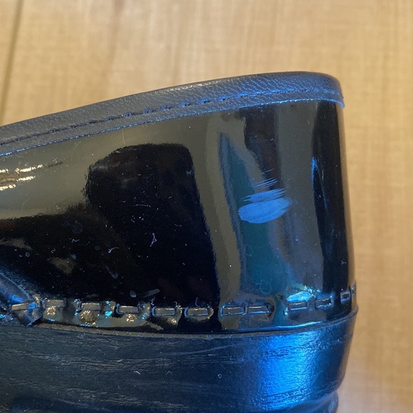 Black patent leather Dansko clog. Size 37 - Picture 6 of 8